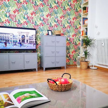 Spacious Apartment 50 Meters From The Metro 米兰 外观 照片
