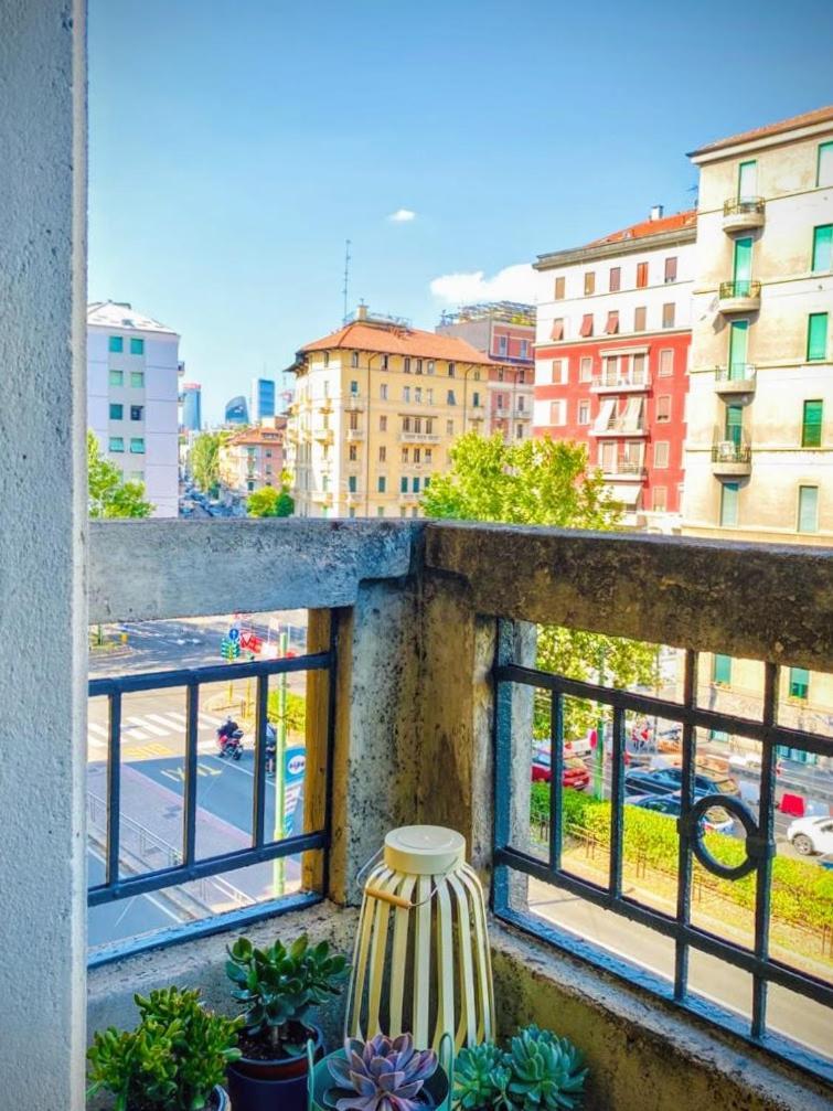 Spacious Apartment 50 Meters From The Metro 米兰 外观 照片